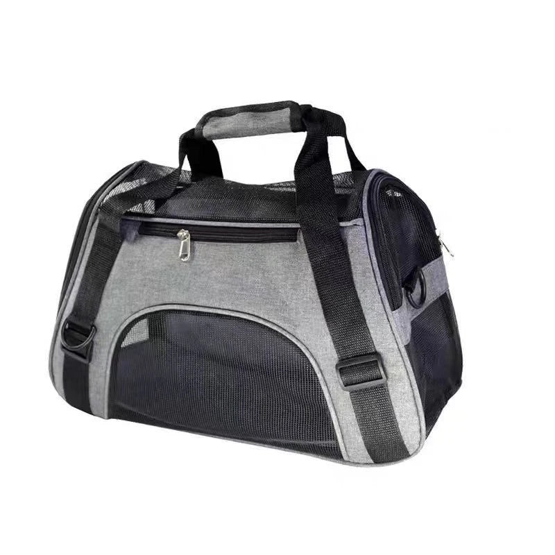 Stylish pet carrier – comfort &amp; safety on the go!