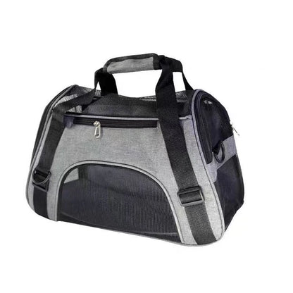 Stylish pet carrier – comfort &amp; safety on the go!